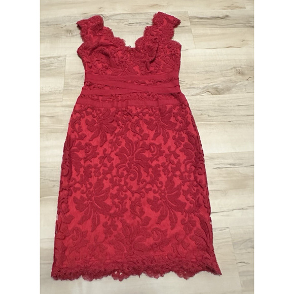 Tadashi Shoji Women 8 Dress V-Neck Sleeveless Lace Overlay Sheath Red - Picture 2 of 11